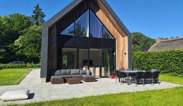 Spacious forest villa with a very generous living area and a large garden