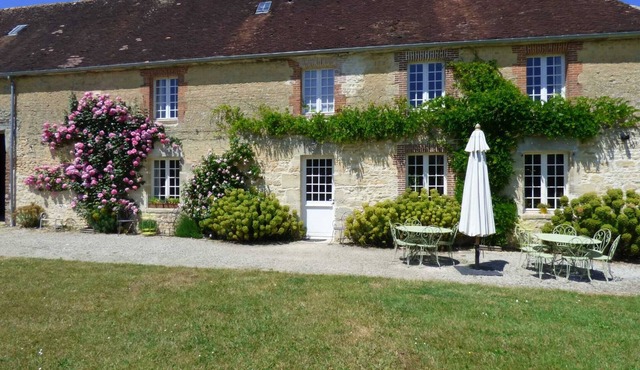 Spacious four bedded farmhouse on the historic Courtomer estate. Pets welcome.