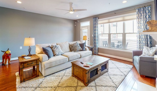 Spacious four-level home - office - dog-friendly