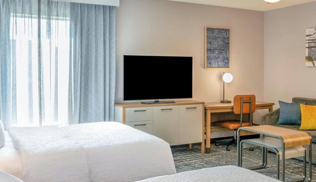 Spacious Four-Unit 2-Queen Studio Set – Weekend Pittsburgh Getaway or Group Stay