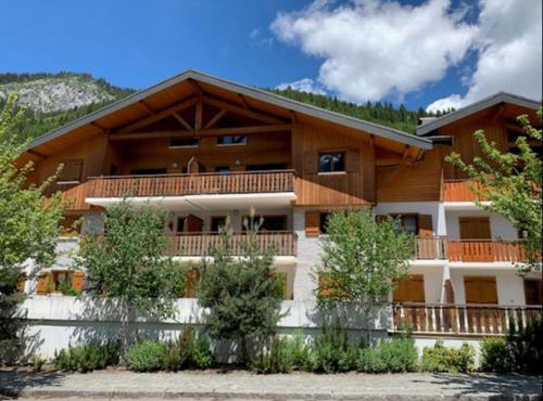 Spacious apartment with balcony in the French Alps