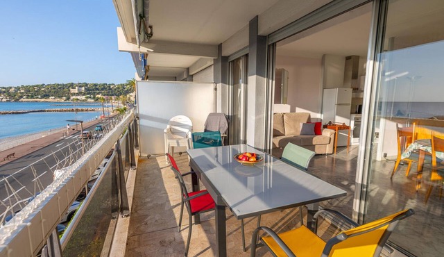 Spacious air-conditioned studio near center and beaches, sea view terrace