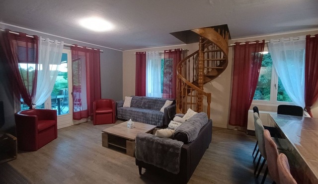 Spacious Retreat with Tennis Court, Games Room, and Modern Amenities in a 20,000 m² Enclosed Woods