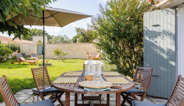 Spacious House, Garden, Beach within walking distance