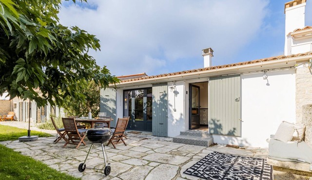 Spacious house with garden and beach within walking distance