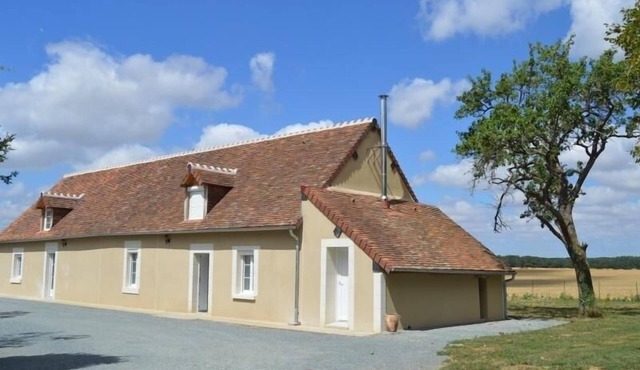 Spacious Country House for 12 with Large Garden near Levroux and Beauval Zoo