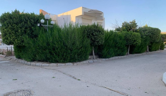 Spacious Fully Equipped 3BR Villa by the Beach, Pvt Entrance, Garden & Seaviews