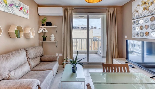 Spacious, fully equipped 4BR in Pietà w/WIFI & AC