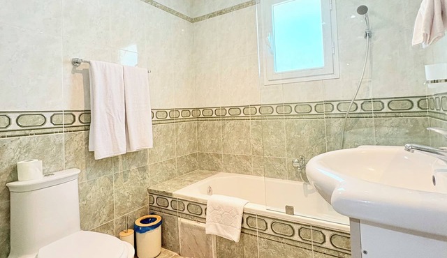 Spacious & fully equipped S+2 - Tunis Lac 2