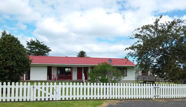 Spacious/Fully fenced/Pet Friendly/Internet - 250m to Township.