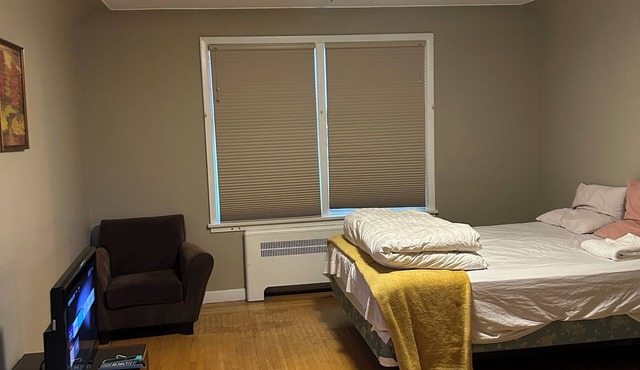 Spacious fully renovated house ,next to Cambie Sky train statio