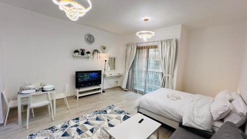 Spacious Furnished studio with balcony Spain cluster International city
