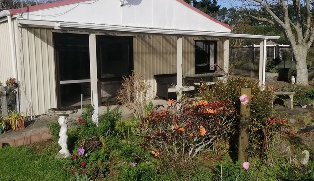 Spacious Garden Cottage w/woodburner