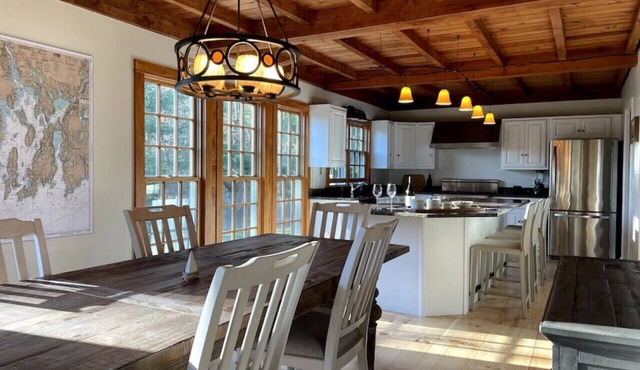 Spacious Getaway with Sauna, Close to Newport & Beaches