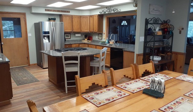 SPACIOUS! GORGEOUS COUNTRY HOME TUCKED IN FOOTHILLS ON 3 ACRES! GREAT LOCATION!