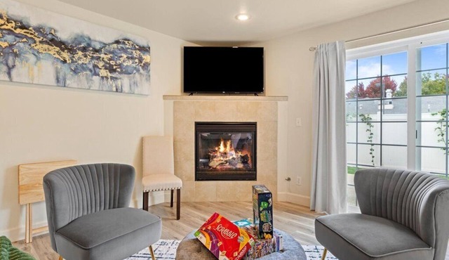SPACIOUS GOURMET KITCHEN WITH 2 KING ENSUITES, GAMES, CLOSE TO DOWNTOWN