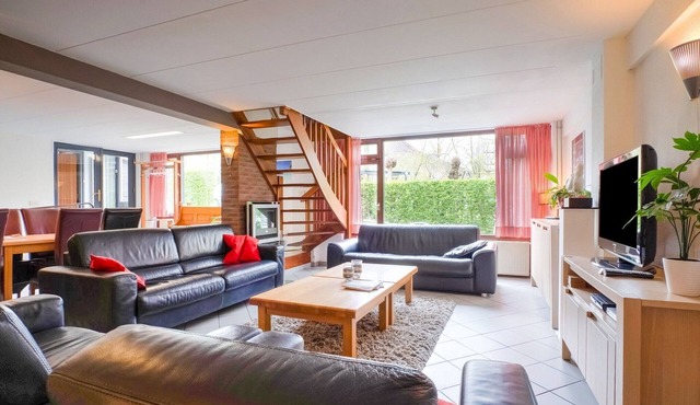 Spacious Group Getaway with Garden