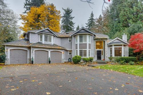 Spacious Group Getaway in Snohomish!