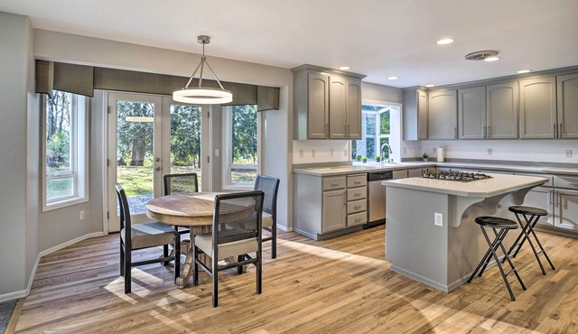 Spacious Group Getaway in Snohomish!