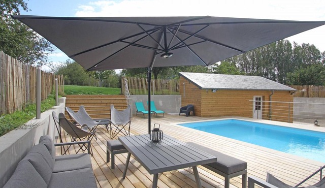 Spacious house with heated pool and garden, near beaches