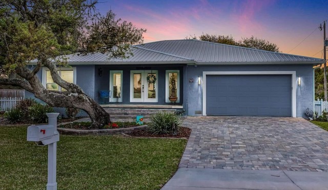Spacious High Quality New Home - 1 Block to the Beach - 1 Pet Friendly