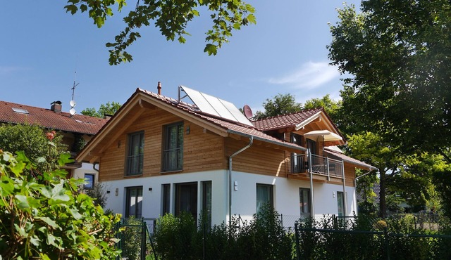 Spacious holiday home - walk to the lake - sauna - Utting am Ammersee