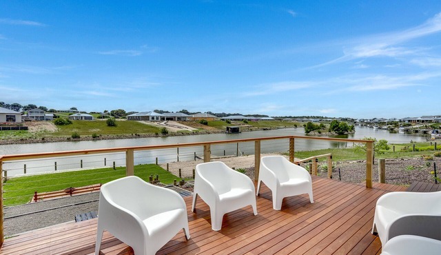 Spacious holiday home at 94 Blanche Parade Hindmarsh Island