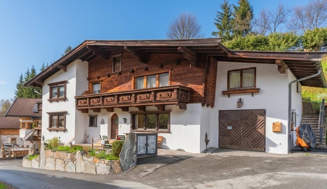 Spacious holiday flat, 2.2 km to the ski lift
