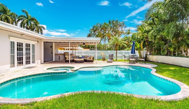 Spacious Hollywood 3BR with pool near beach