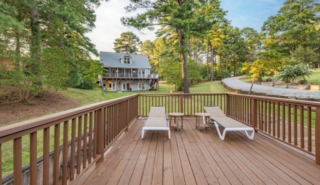 Spacious Home, Dock, Sauna, Firepit, Workout Equipment, Waterfront.