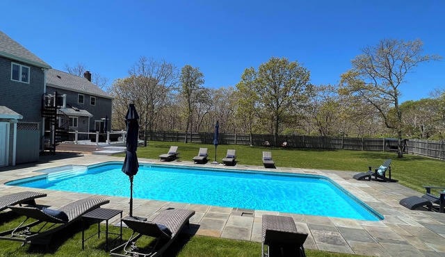Spacious home for entertaining, centrally located to beach, ferry, and airport.
