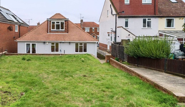 Spacious Home, Groups & Contractors | FREE Parking