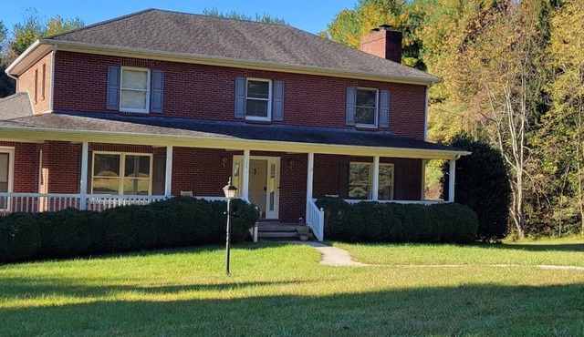 Spacious home in quiet rural setting close to Blue Ridge Parkway