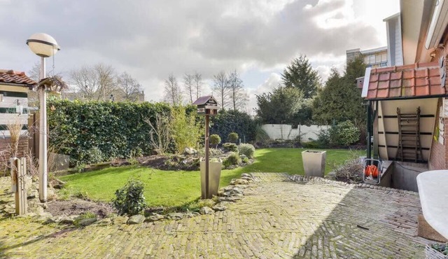Spacious home, large sunny garden Halfweg. Sleeps max 4 adults + 2 children