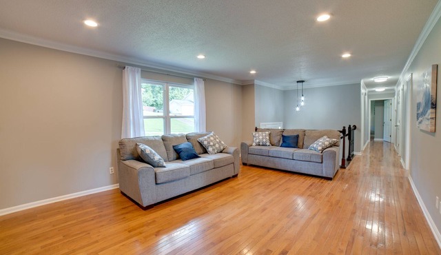 Spacious Home Minutes Away From Hamilton Place