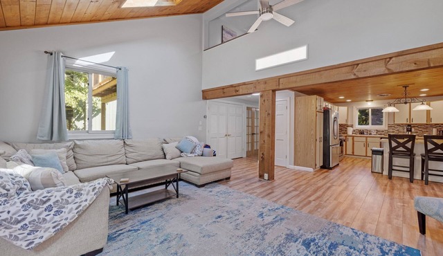 Spacious home minutes from Gunstock and Lake Winnipesaukee