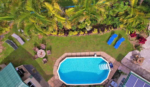 Spacious home perfect for large groups. I min walk to Muri lagoon & beach