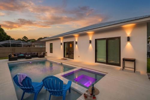 Spacious home private pool patio & bbq