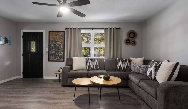 Spacious Home, Sleeps 12 w/King Beds,Shuffleboard