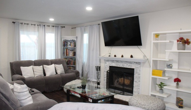 Spacious Home w/Backyard Basketball + Laundry