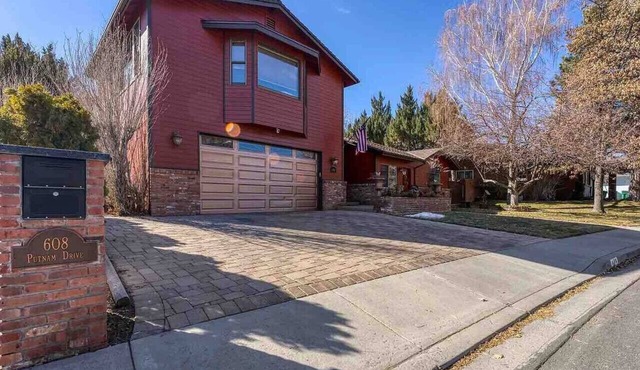 Spacious home w/HOT TUB near UNR, San Rafael Park