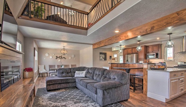 Spacious Home w/ Hot Tub, ~ 3 Mi to Giant Springs!