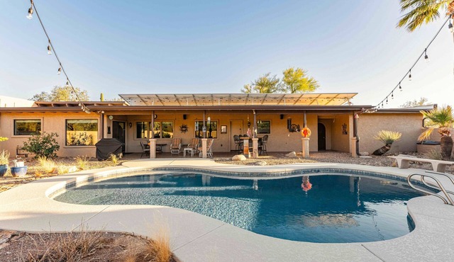 Spacious home w/private heated pool, large yard, mountain views, work desk