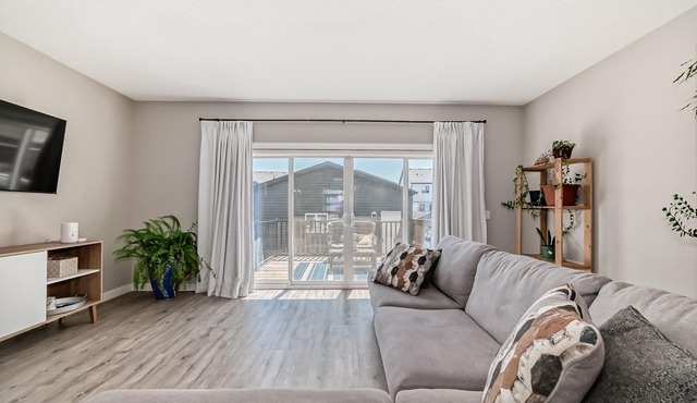 Spacious Home w/Sauna & Fenced Yard w/BBQ, Pet-Friendly, Sleeps 10, King Beds