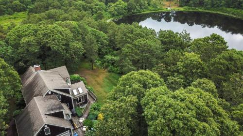 Spacious Home with Direct Pond Access!