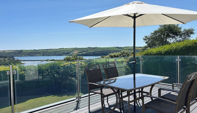 Spacious home with fabulous views & hot tub, sleeps 8, 4 bedrooms.
