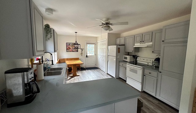 Spacious home with game room! 6 min from Hunter mtn, 10 min from Kaaterskill!