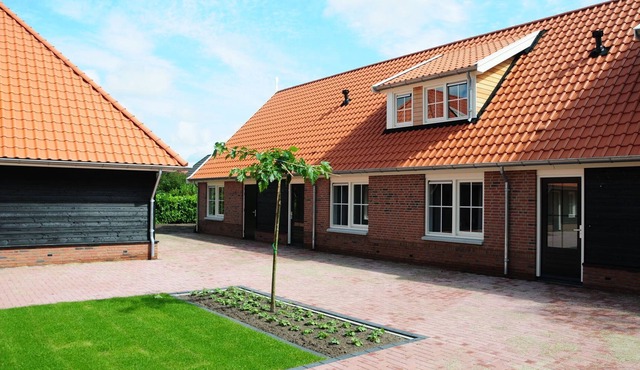 Spacious home with a bubble bath and six bathrooms, in Twente