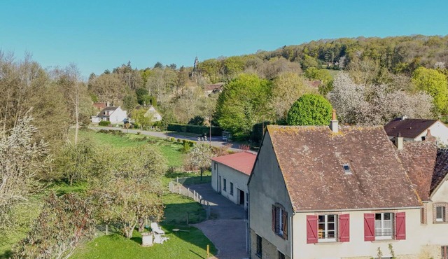 Spacious house with garden, pets allowed, ideal for family or friends