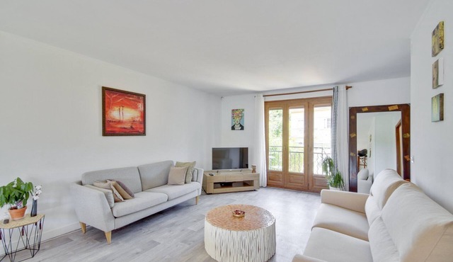 Spacious house with garden